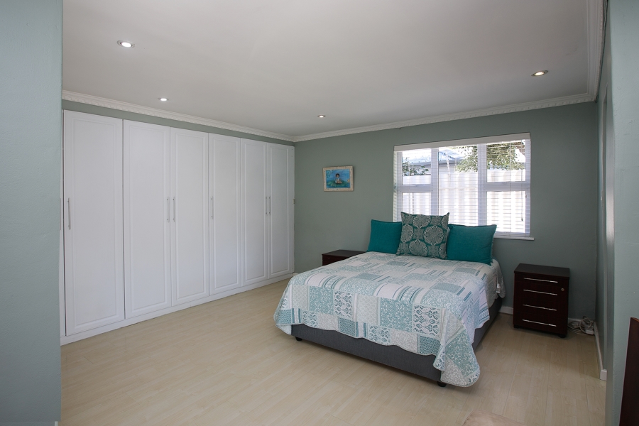 5 Bedroom Property for Sale in Claremont Western Cape